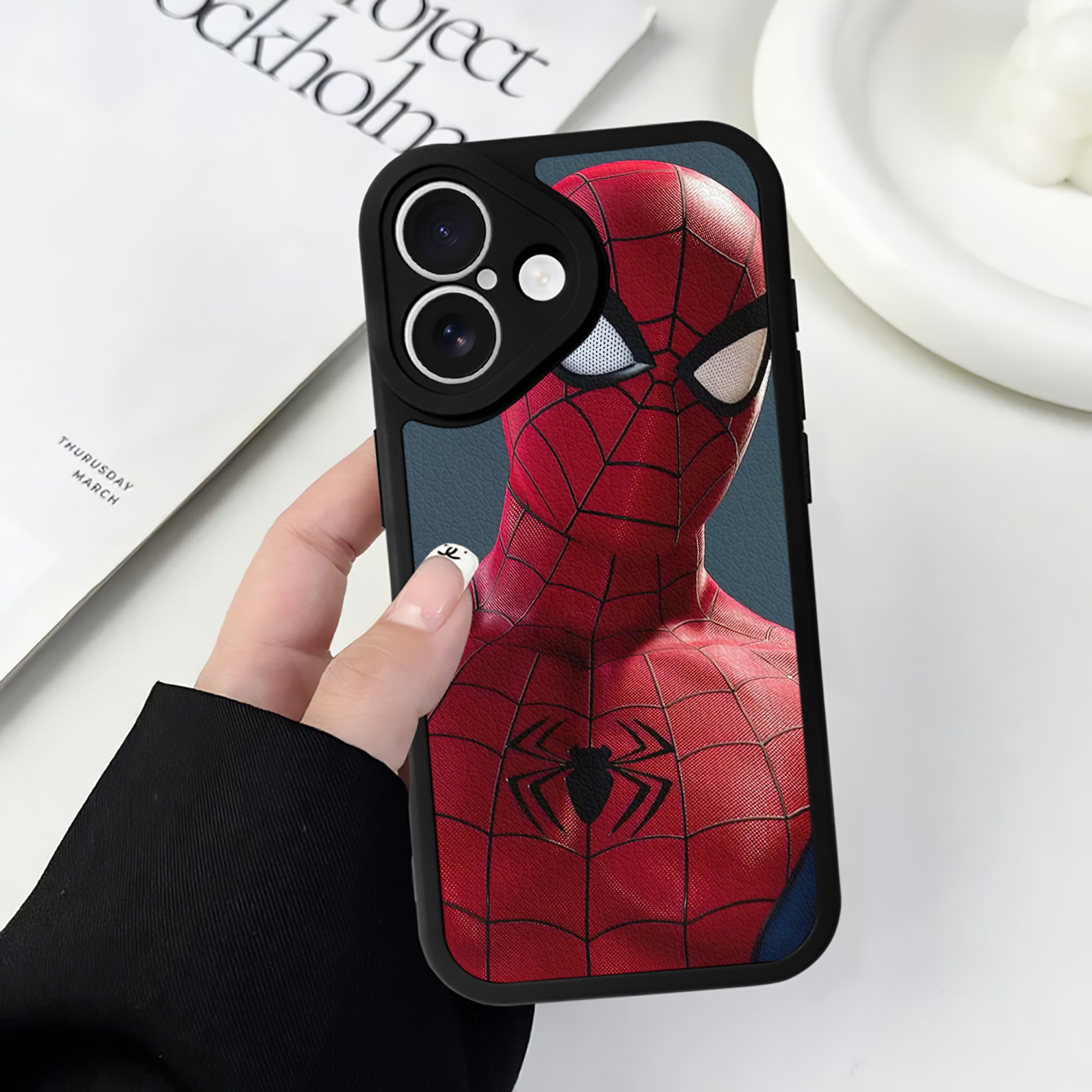 （画像用） Spider Man スパイダーマン 【iPhone 16シリーズ対応】シリコンスマホケース（レザー調） 材質：シリコン